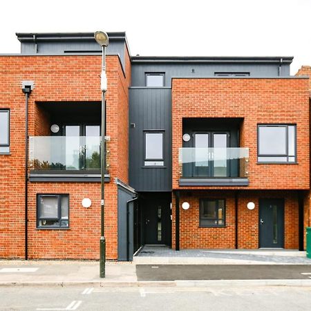 Hybrid Resi - Mitcham Close To Tooting And Wimbledon מראה חיצוני תמונה