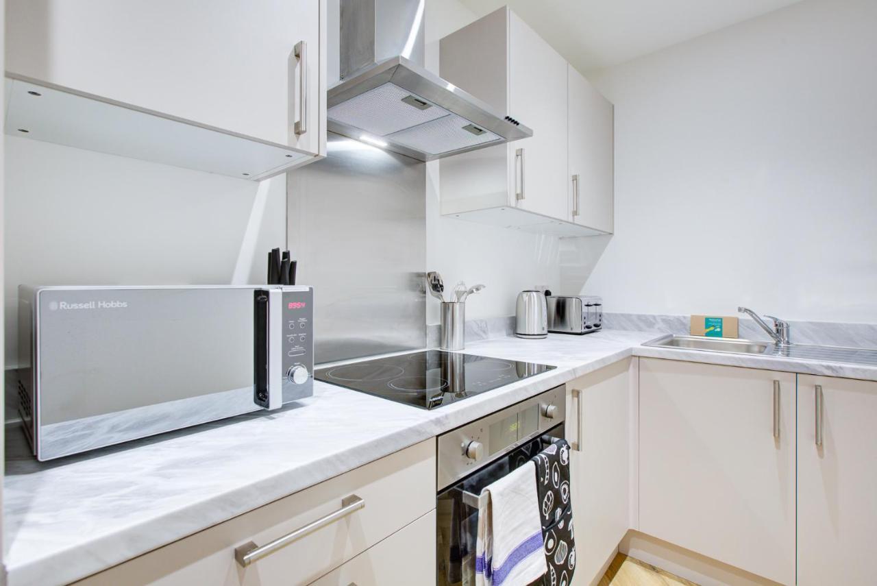 Hybrid Resi - Mitcham Close To Tooting And Wimbledon מראה חיצוני תמונה
