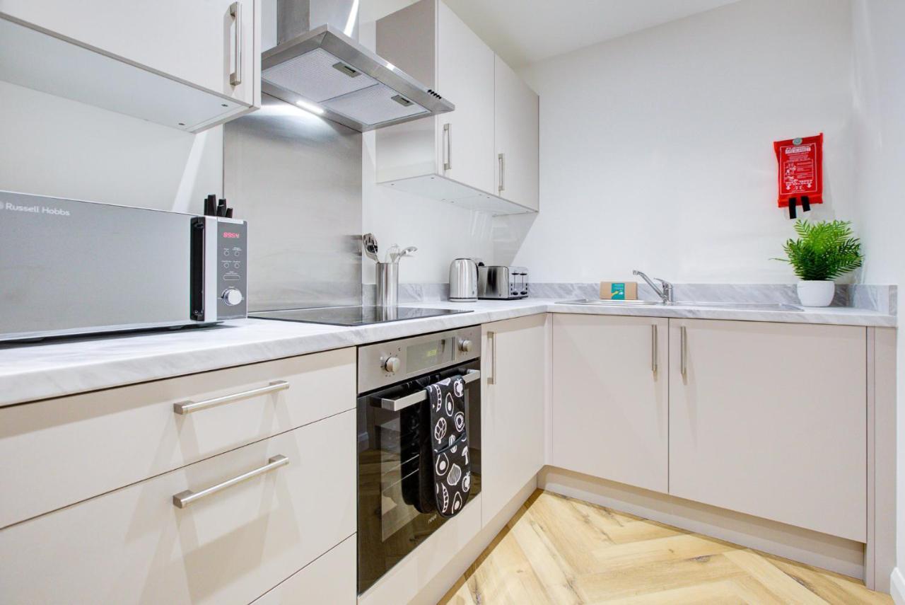 Hybrid Resi - Mitcham Close To Tooting And Wimbledon מראה חיצוני תמונה